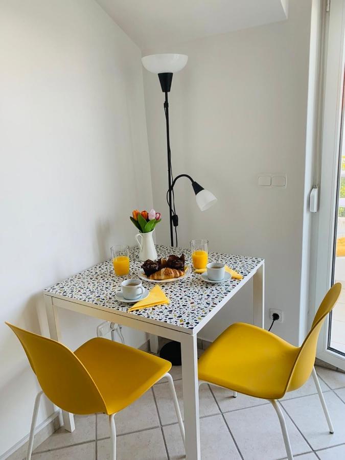 Mar 1 Apartment *